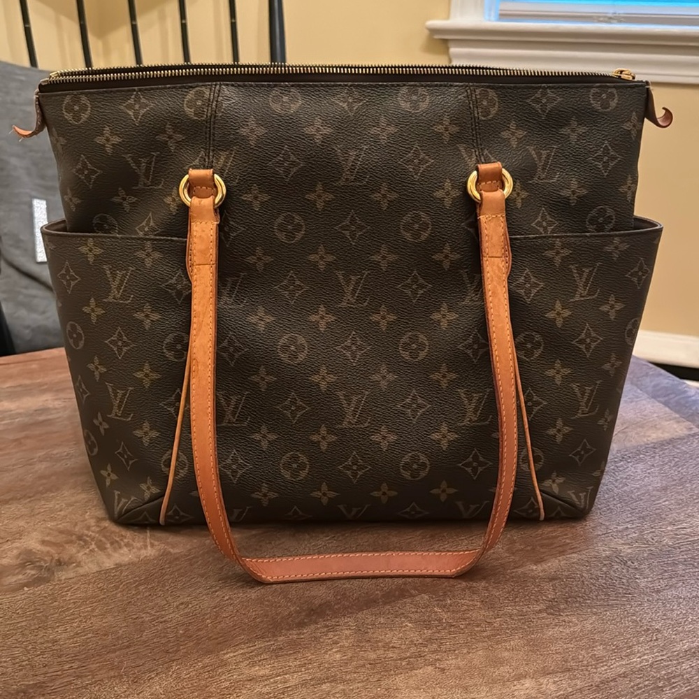 Authentic Louis Vuitton Totally MM